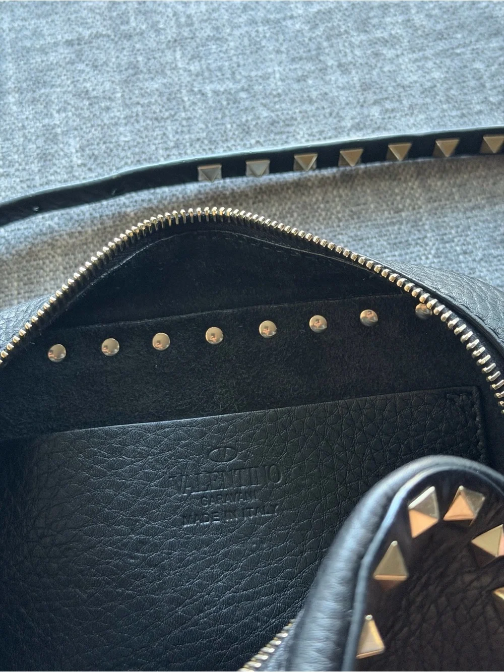 Valentino Garavani compact valentino